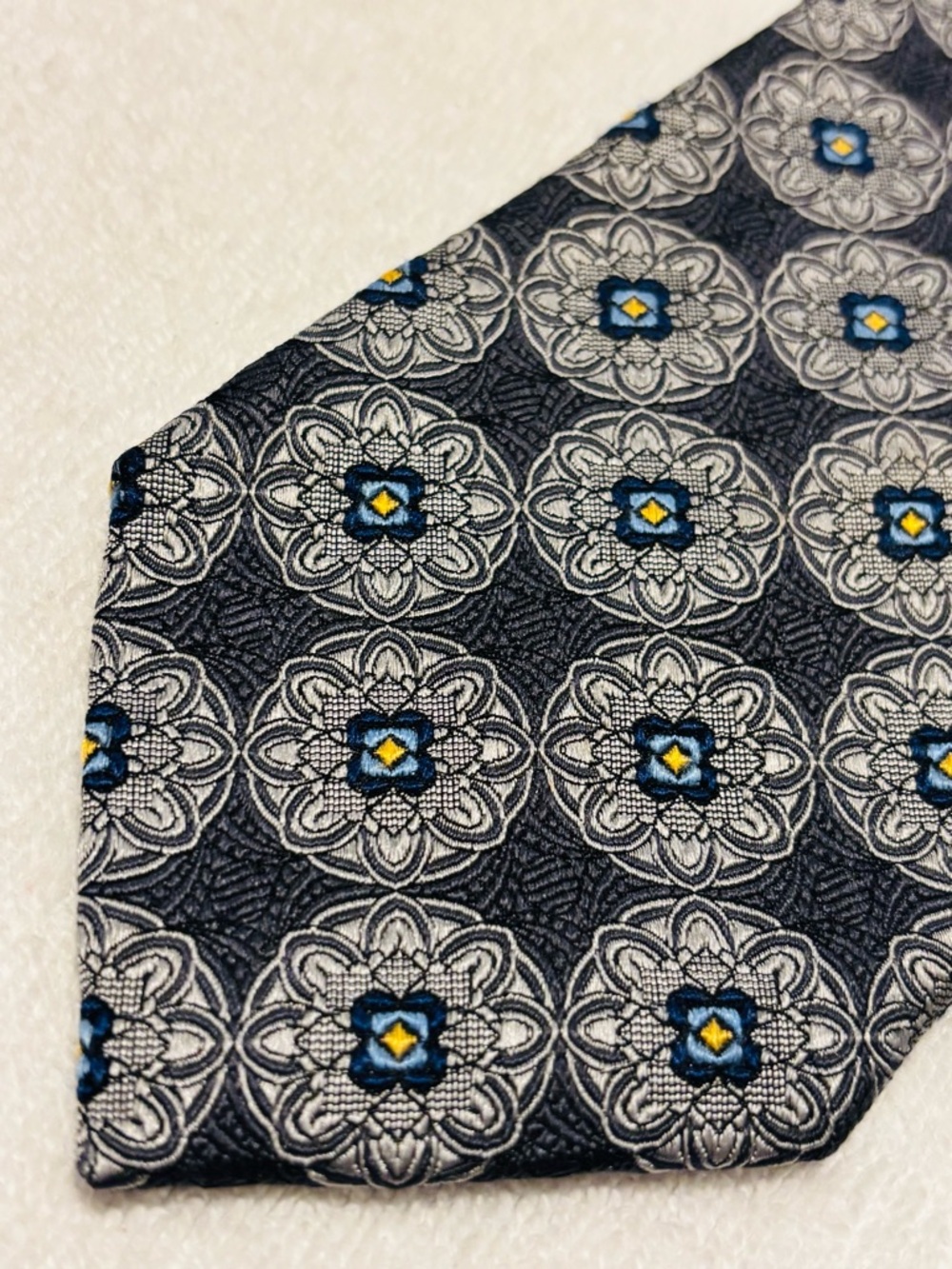 Brand New Corporate Power Tie By JOS A. BANK (Signature Series)